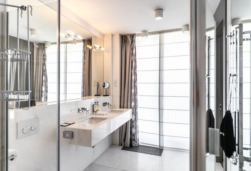 Люкс Повышенной Комфортности, H15 Boutique Hotel, Warsaw, A Member Of Design Hotels