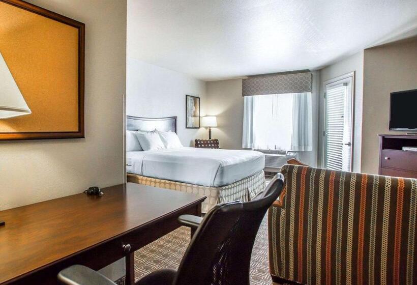 Люкс Кровать Кинг, Mainstay Suites St. Robert  Fort Leonard Wood