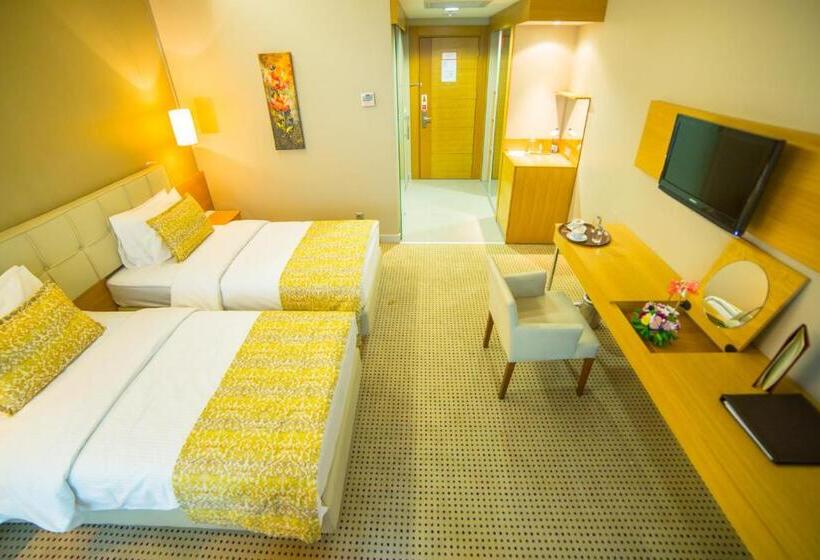 اتاق استاندارد با تخت دو نفره بزرگ, Ramada By Wyndham Podgorica
