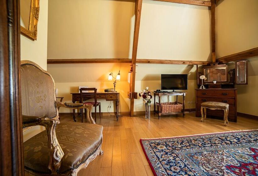 Люкс, Domaine De La Tour