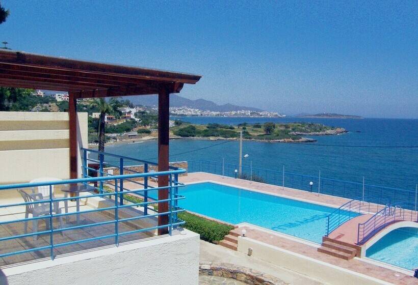オーシャンビューのスーペリアー１ベッドルームアパートメント, Poppy Villas