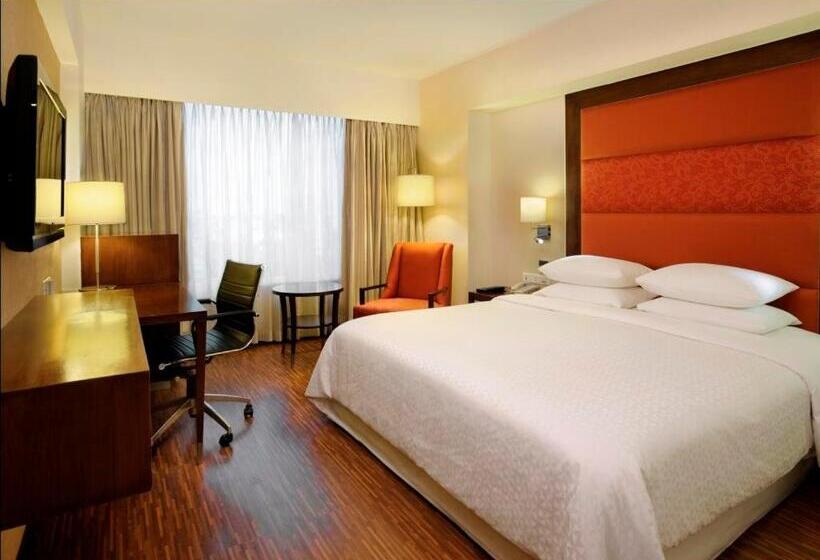 Номер Superior Кровать Кинг, Four Points By Sheraton Ahmedabad