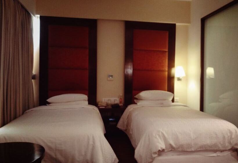 Номер Deluxe, Four Points By Sheraton Ahmedabad