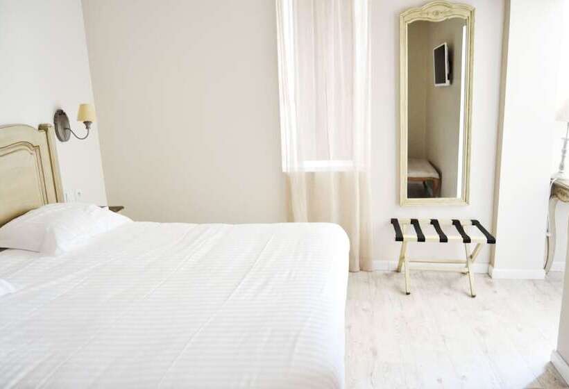 Номер Стандарт Трехместный, The Originals Boutique, Hôtel Les Poèmes De Chartres