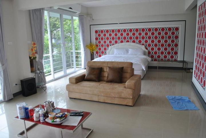 Люкс, O.u.m. Hotel   โรงแรมโอยูเอ็ม