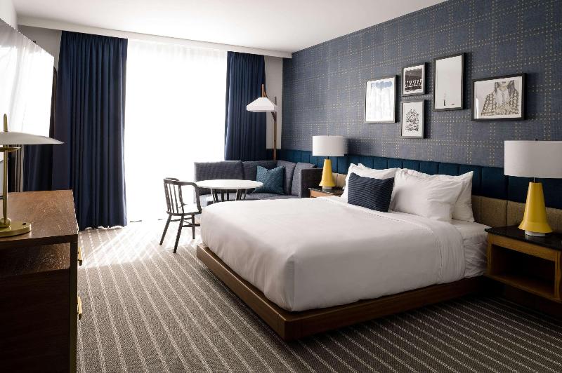 キングサイズベッドのスタンダードルーム, Cambria Hotel Boston Somerville
