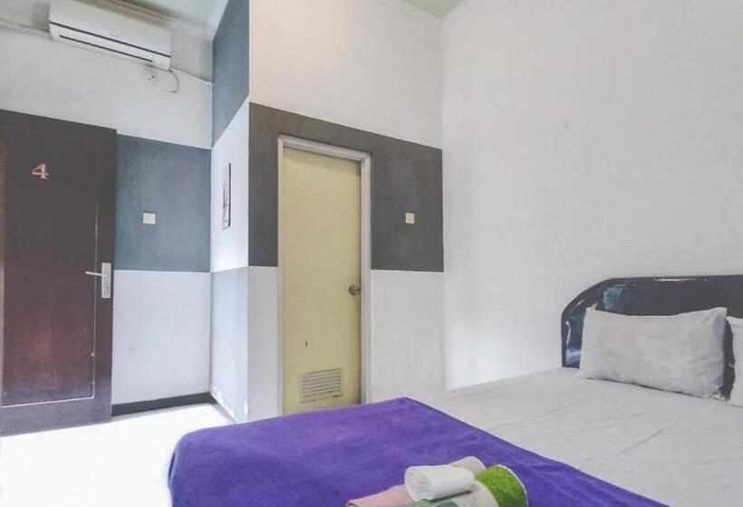 Номер Стандарт, Kartini Guest House Near Alun Alun Probolinggo