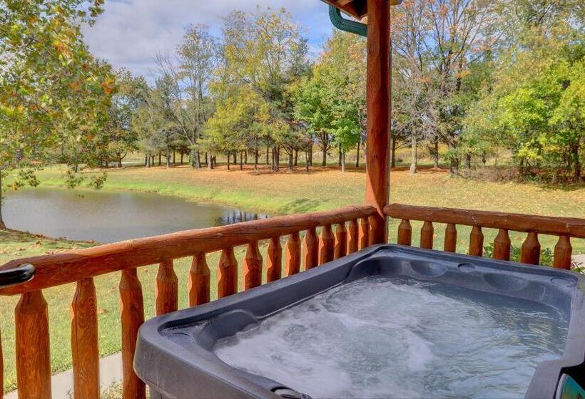 סוויטה עם ג'קוזי, Waterview Lodge By Amish Country Lodging