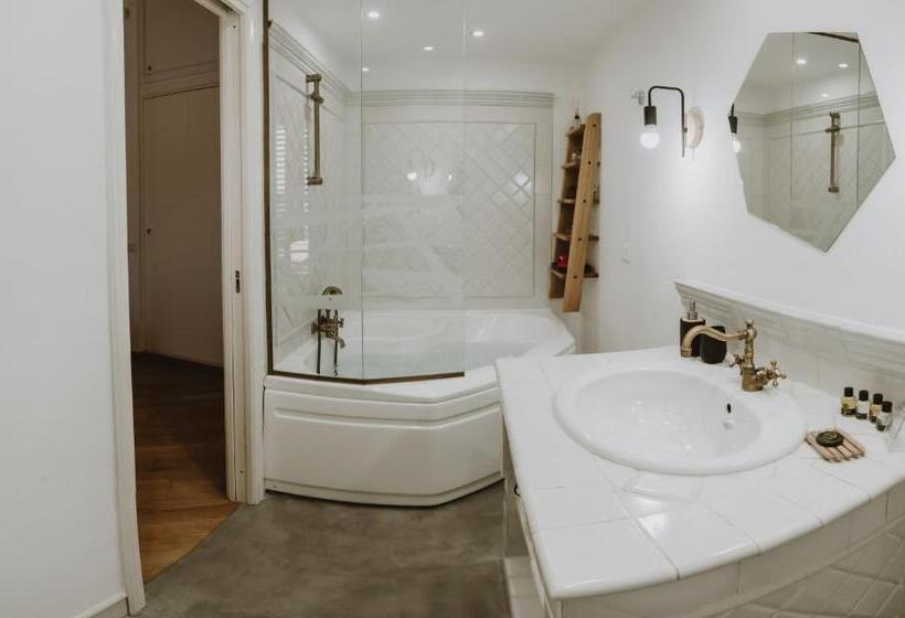 اتاق استاندارد با وان آب گرم, Maravigghia Palermo Rooms