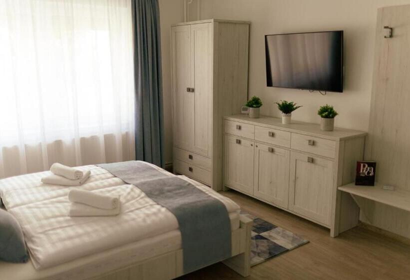 Номер Deluxe, Munkácsy Villa   Szekszárd