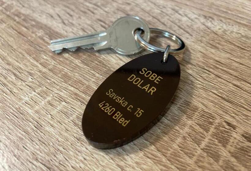 اتاق استاندارد چهارنفره با سرویس بهداشتی مشترک, Dolar Rooms