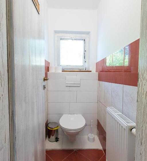 اتاق استاندارد چهارنفره با سرویس بهداشتی مشترک, Dolar Rooms