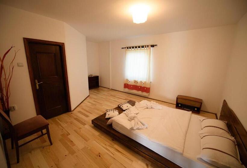 اتاق استاندارد, Vila Toate Panzele Sus