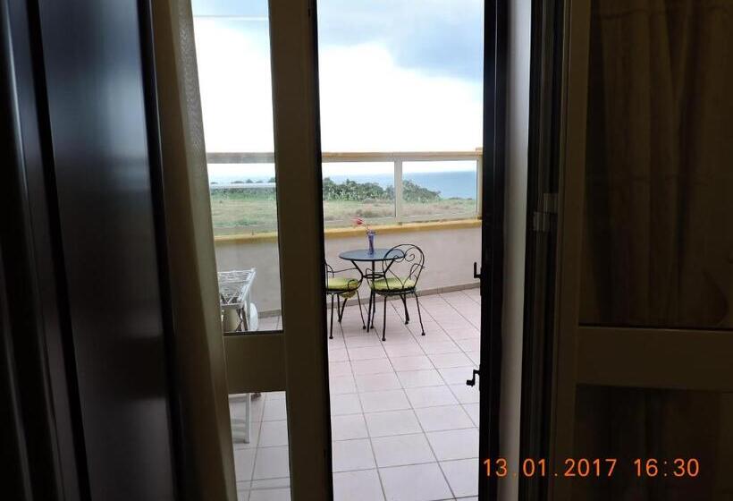 Номер Стандарт Вид на Море с Балконом, B&b Aquila Reale