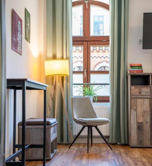Номер Стандарт, Gwuni B&b
