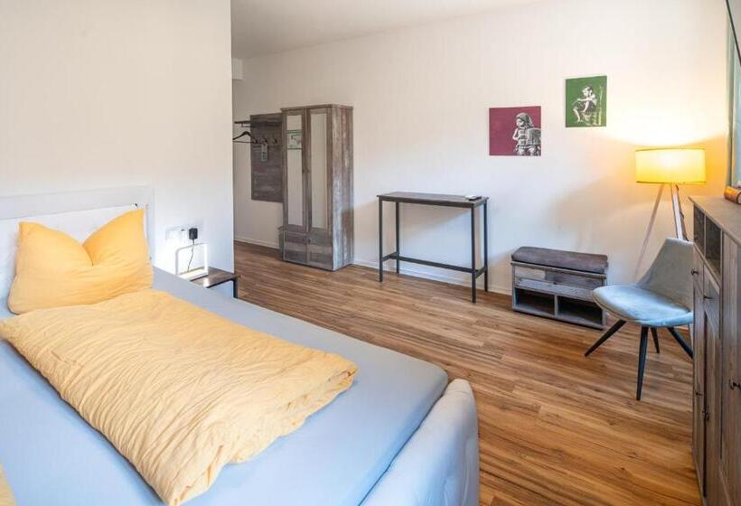 Номер Стандарт, Gwuni B&b