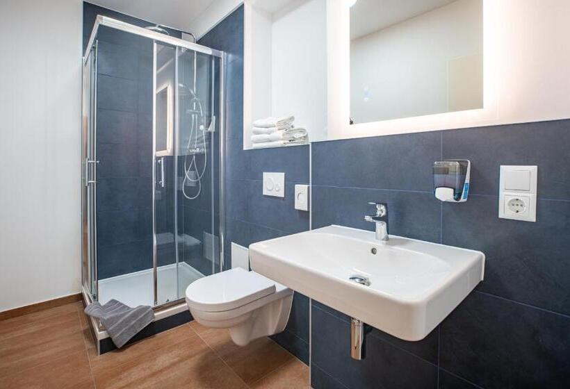 Номер Стандарт, Gwuni B&b