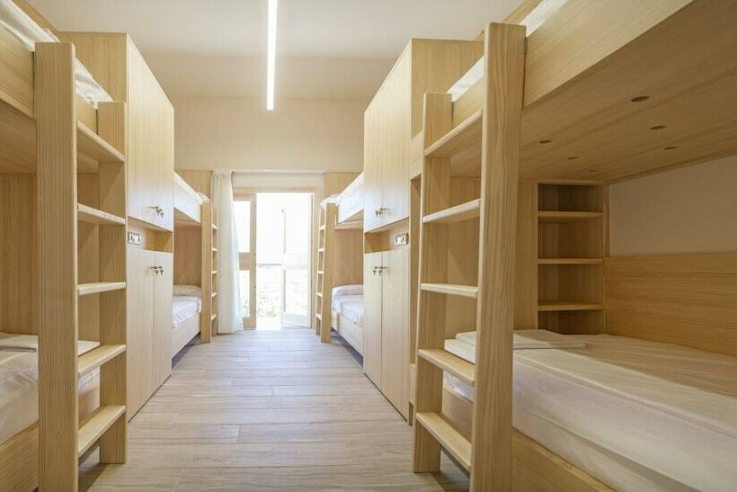 Кровать в Многоместном Номере с Общей Ванной, Albergue Mar De Fulles
