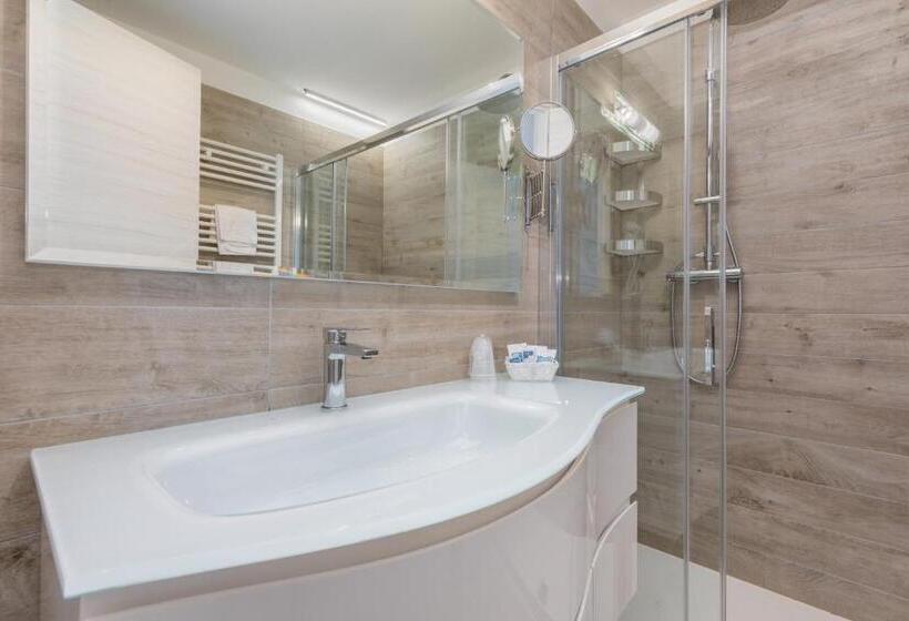 Четырехместный Номер Deluxe, Marina Palace Hotel 4 Stelle S
