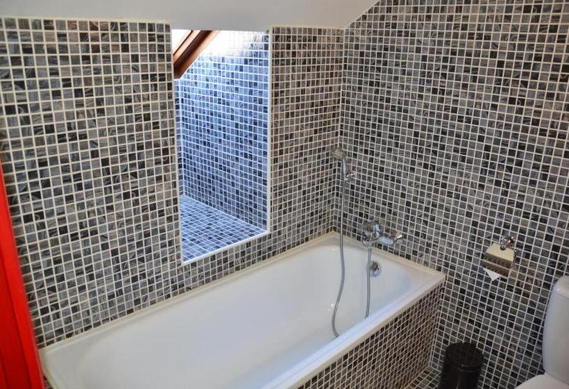 Семейный Номер, Logis Hôtel Saint Martin