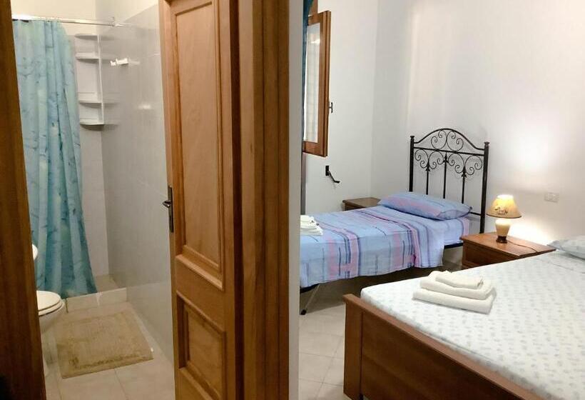 غرفة قياسية ثلاثية, Affittacamere La Saracina