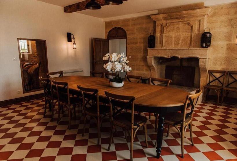 Трехместный Номер Стандарт Вид на Сад, Chambres D Hôte & Gîte Château Le Conte   Saint Emilion