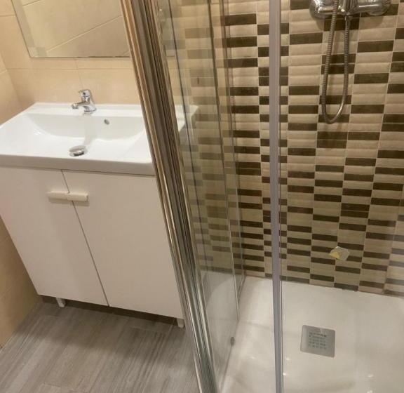 Семейный Номер, Lf Habitación Familiar Con Balcón Y Baño Privado   No Fumadores   Sin Ascensor