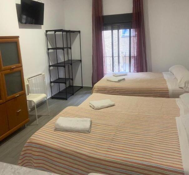 Семейный Номер, Lf Habitación Familiar Con Balcón Y Baño Privado   No Fumadores   Sin Ascensor