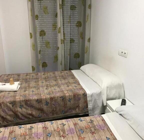 Номер Стандарт Совместная Ванная, Lf Habitación Familiar Con Balcón Y Baño Privado   No Fumadores   Sin Ascensor