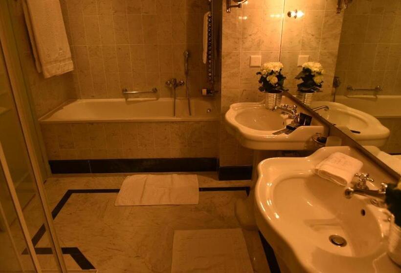 سوییت لوکس, Grand Hotel Du Golf & Palace