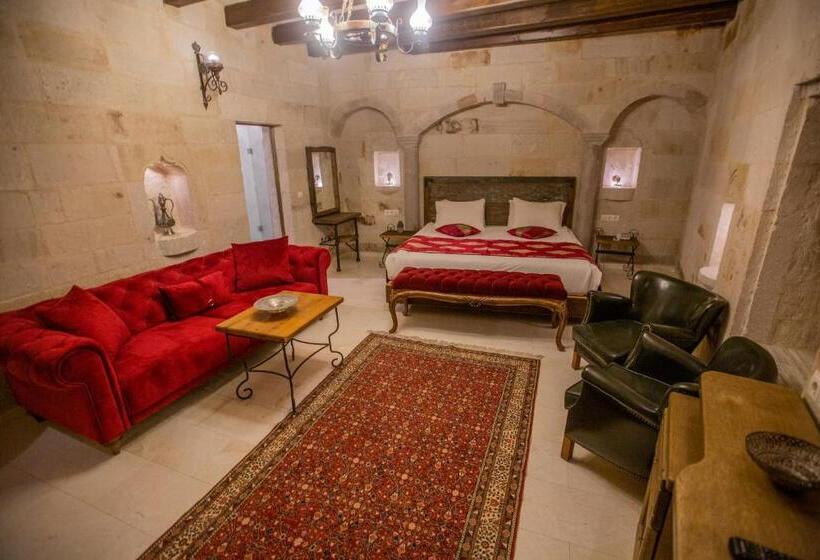 سوییت جونیور, Divan Cave House