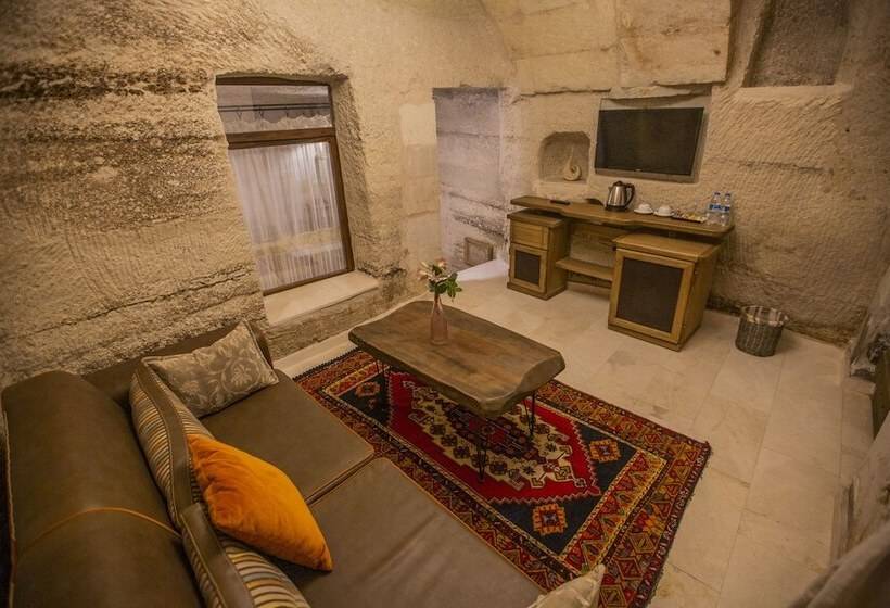 سوییت, Divan Cave House