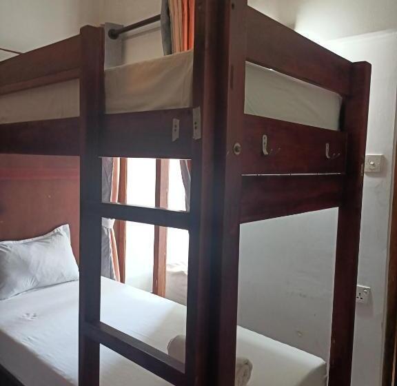 تختخواب در اتاق مشترک, Andorra Tourist Resort Anuradhapura