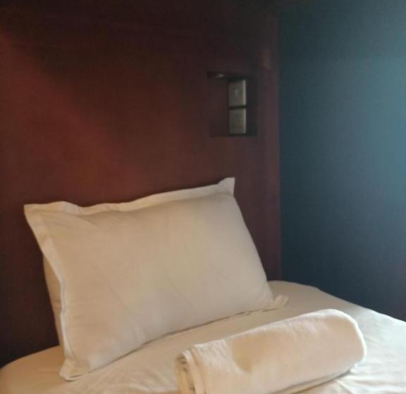 Кровать в Общей Комнате, Andorra Tourist Resort Anuradhapura