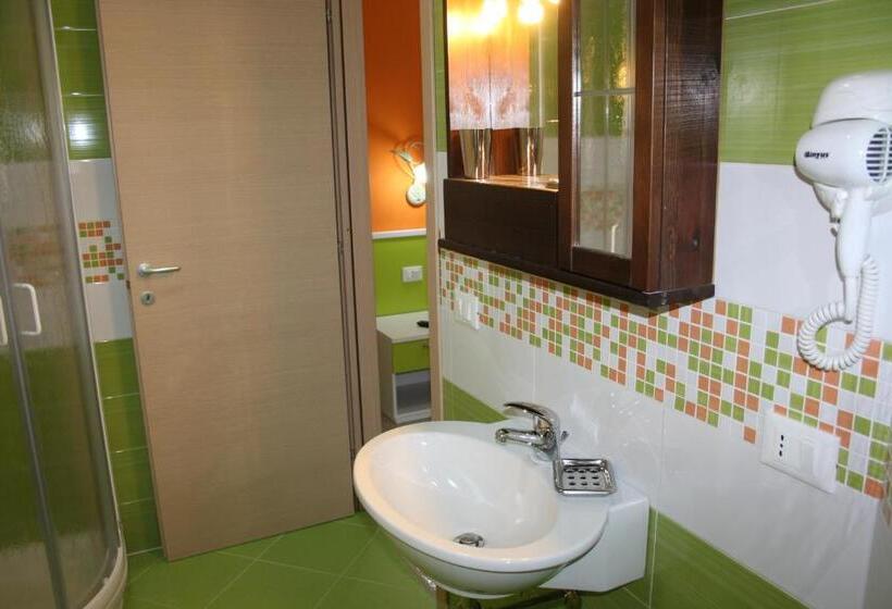 اتاق استاندارد اینتریور, Room And Breakfast Aloe