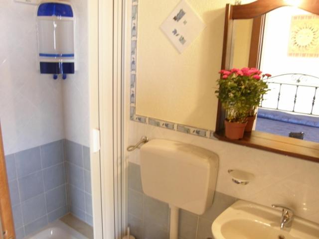 استودیوی استاندارد, Room And Breakfast Aloe