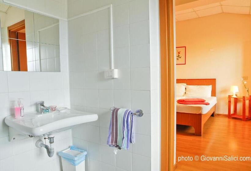 Трехместный Номер Классика, Santangela Hostel & Rooms