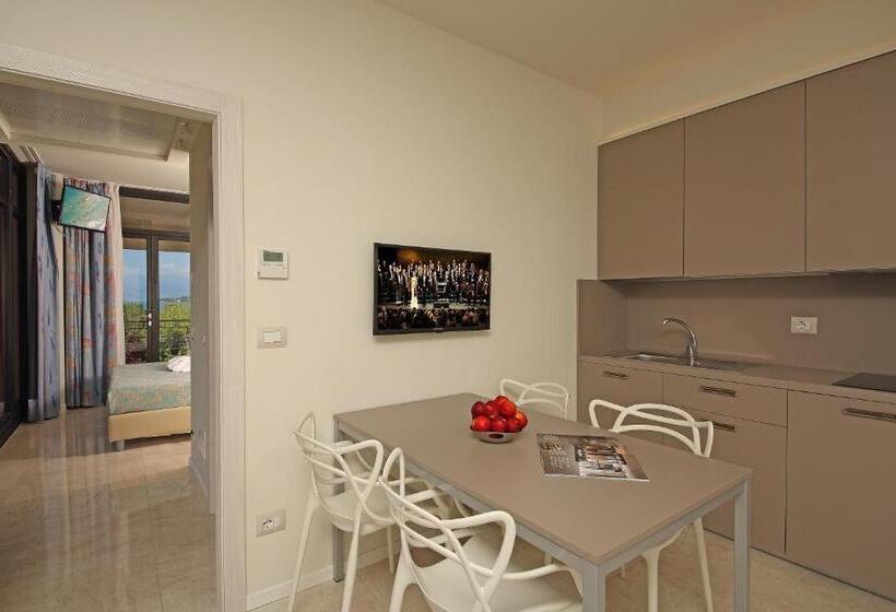 Suite with lake view, Holiday