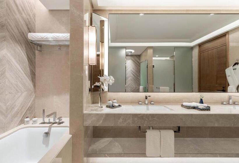 Семейный номер Делюкс с кроватью размера king size, Taj Exotica Resort & Spa, The Palm, Dubai