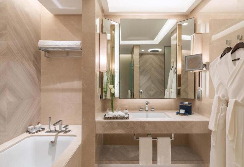 Номер Клуб Вид на Море, Taj Exotica Resort & Spa, The Palm, Dubai