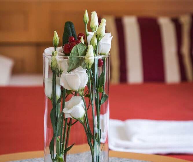 اتاق استاندارد سه نفره, Jan Maria Hotel & Restaurant
