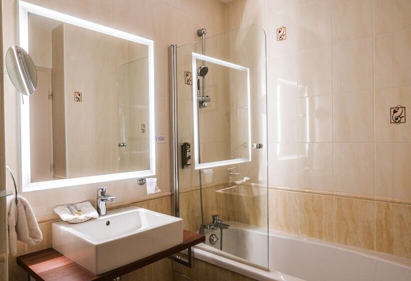 컴포트 룸, Logis Hotel Le Petit Casset