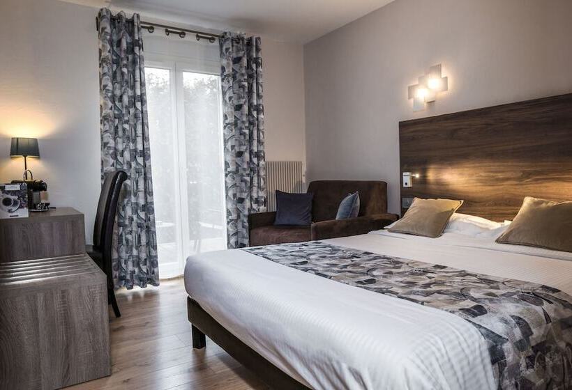 수피리어 트리플 룸, Logis Hotel Le Petit Casset