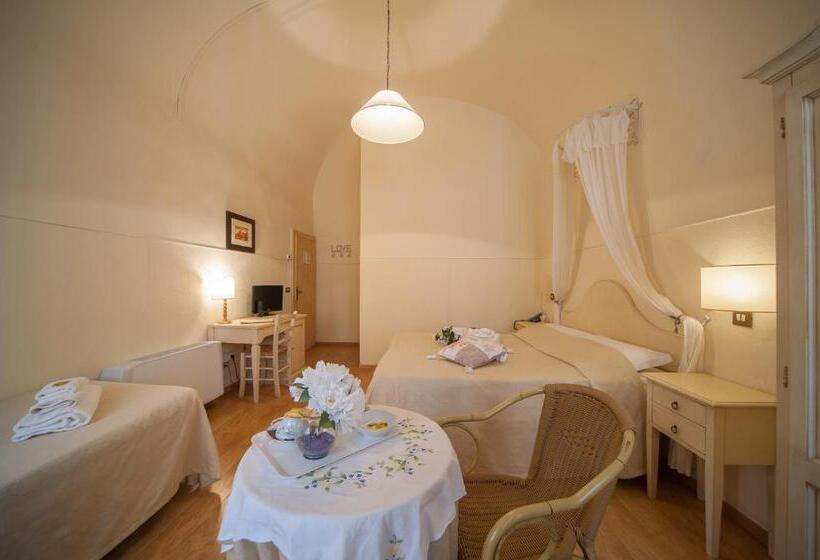 标准三人间, Albergo Etruria
