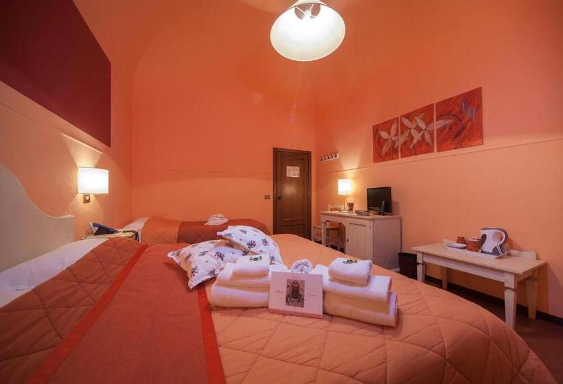 连接 1 卧室公寓, Albergo Etruria