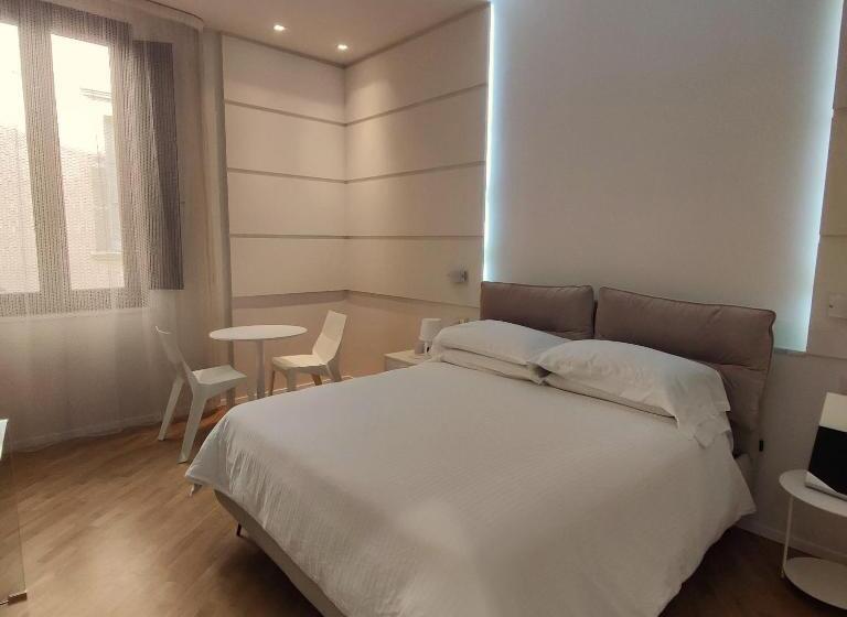 سوییت جونیور, Stella Casabono