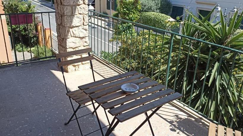 اتاق کلاسیک سه تخته, Villa Italia