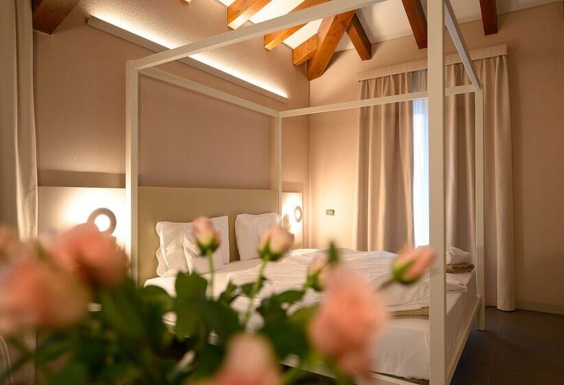 Полулюкс с Балконом, Villa Nicolli Romantic Spa Resort   Adults Only