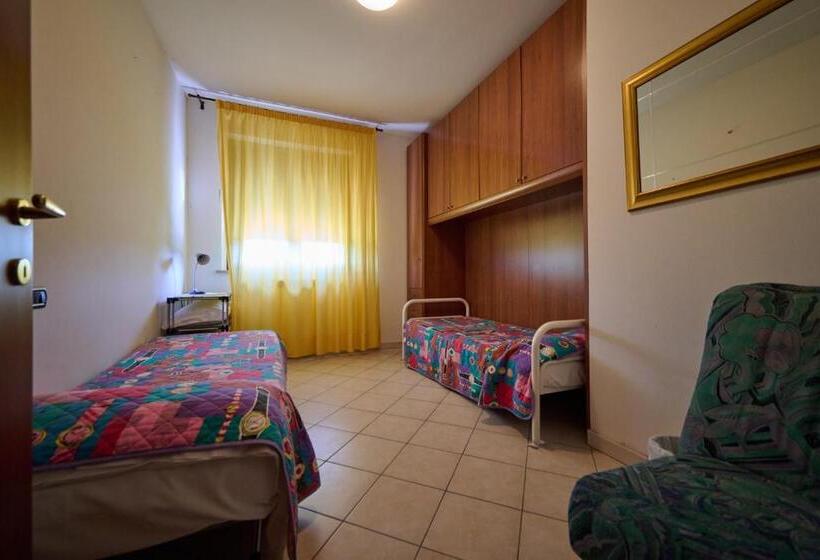 Семейный Номер, Albergo Shine