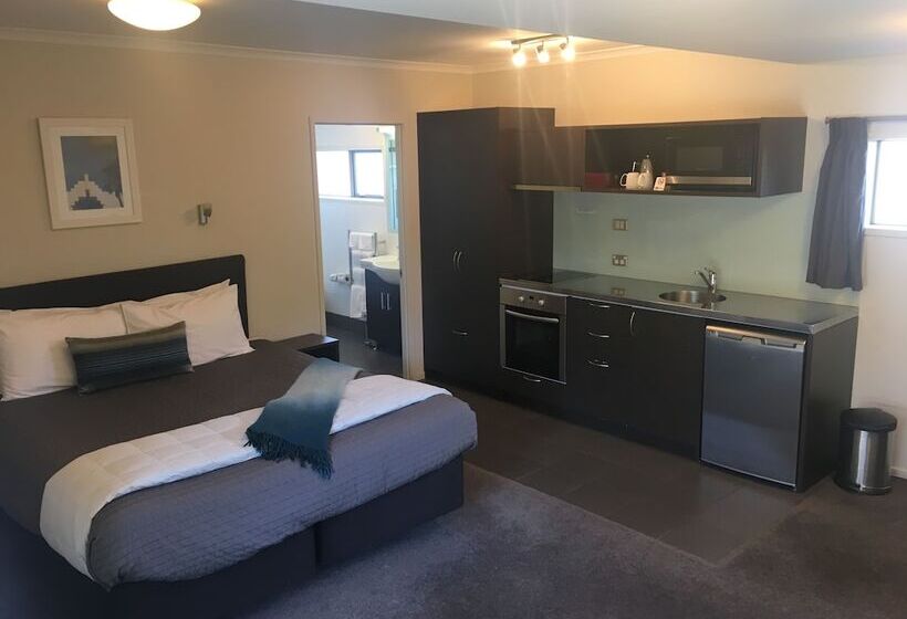 Studio Executive, Abaco On Jervois